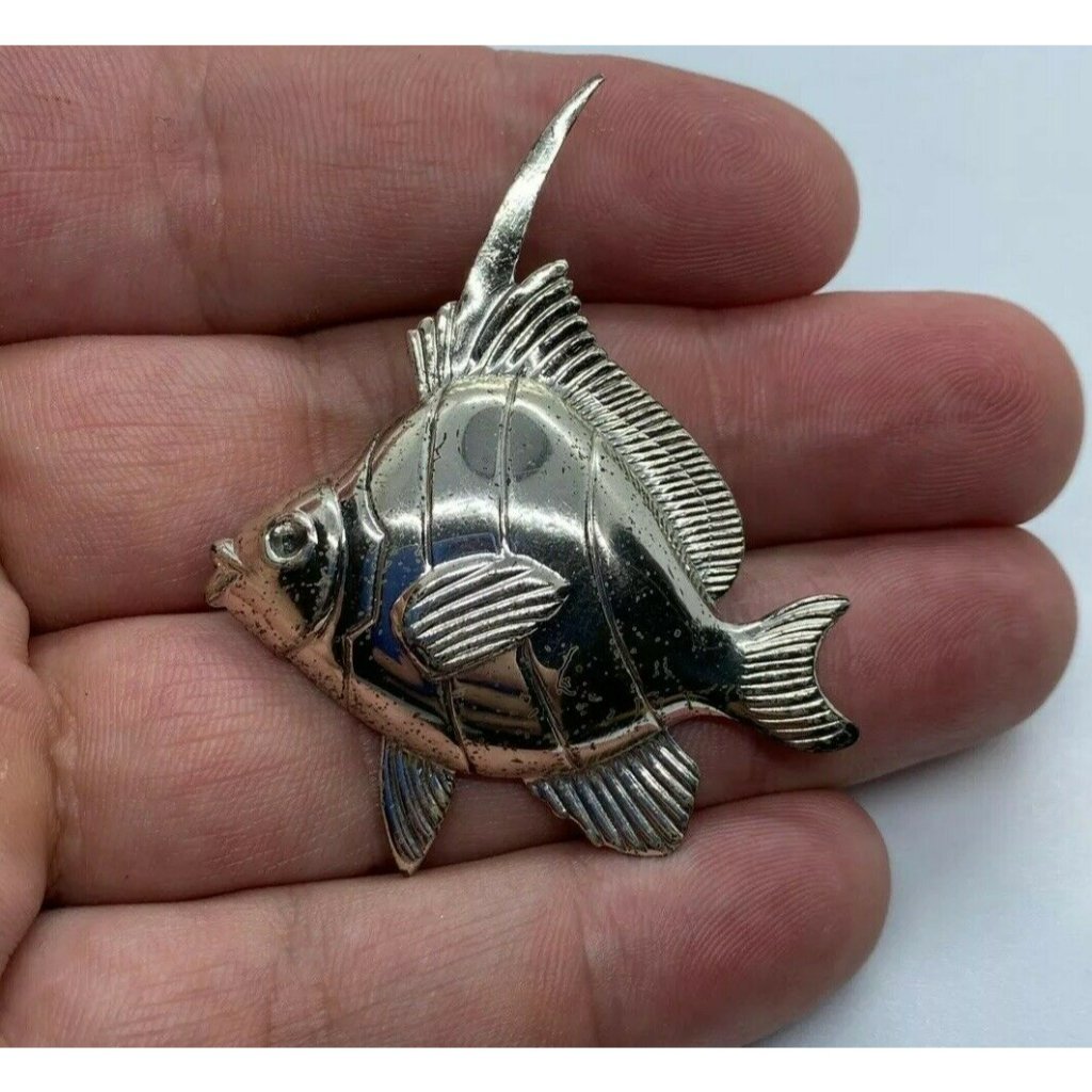 Vintage Beau Brooch Sterling Silver Detailed Fish Pin ~2 In X1.75 In 5.6g